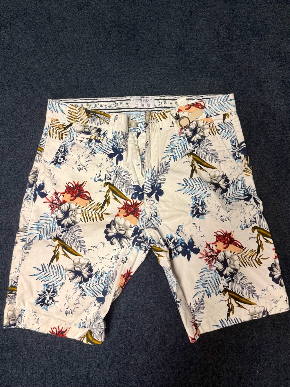 Denim & Flower White Tropical Floral Print Men's Shorts